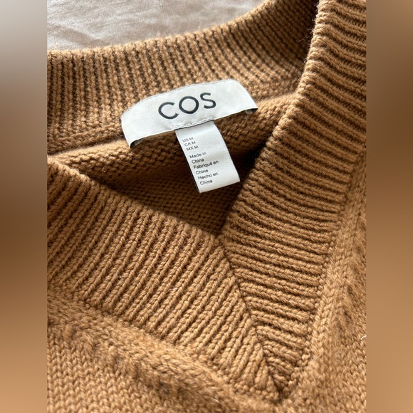 COS V-Neck Marino Wool Jumper - M - Picture 3 of 5